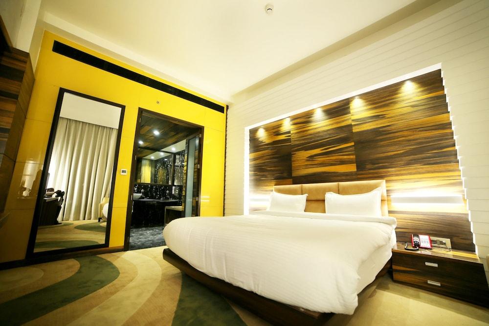 Golden Blossom Imperial Resorts Lakhnau Kültér fotó