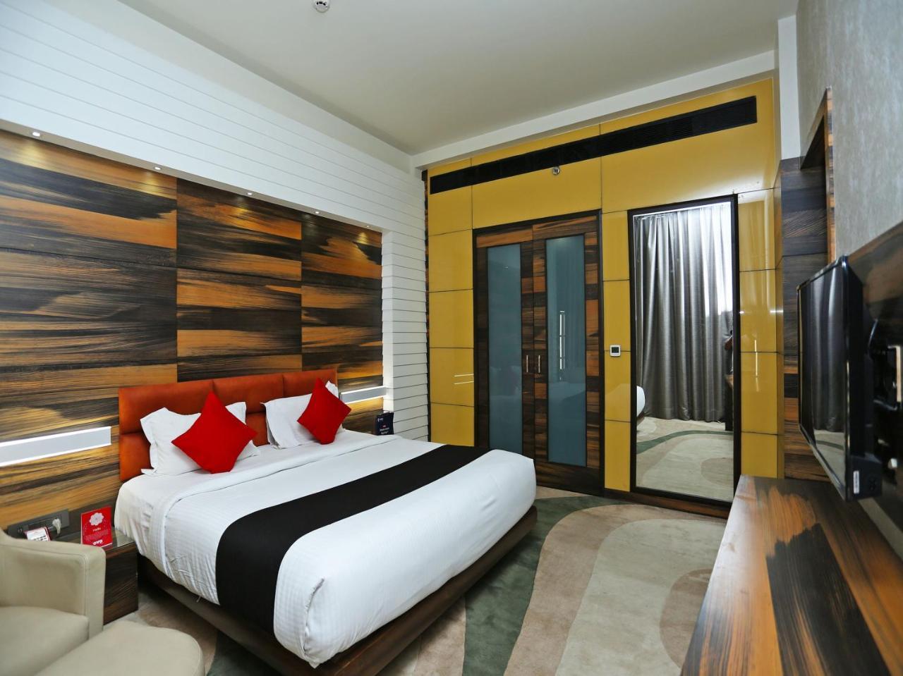 Golden Blossom Imperial Resorts Lakhnau Kültér fotó
